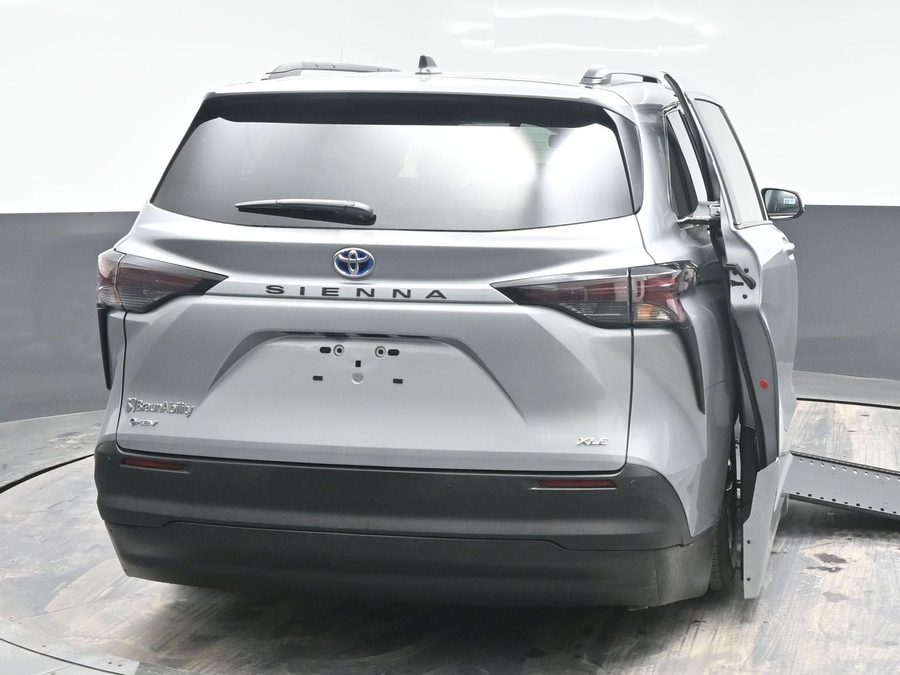 New 2025 Toyota Sienna Hybrid XLE Plus - BraunAbility Side Entry Entry In Floor Automatic Ramp