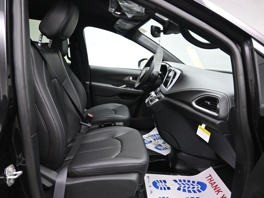 Black Chrysler Pacifica image number 8