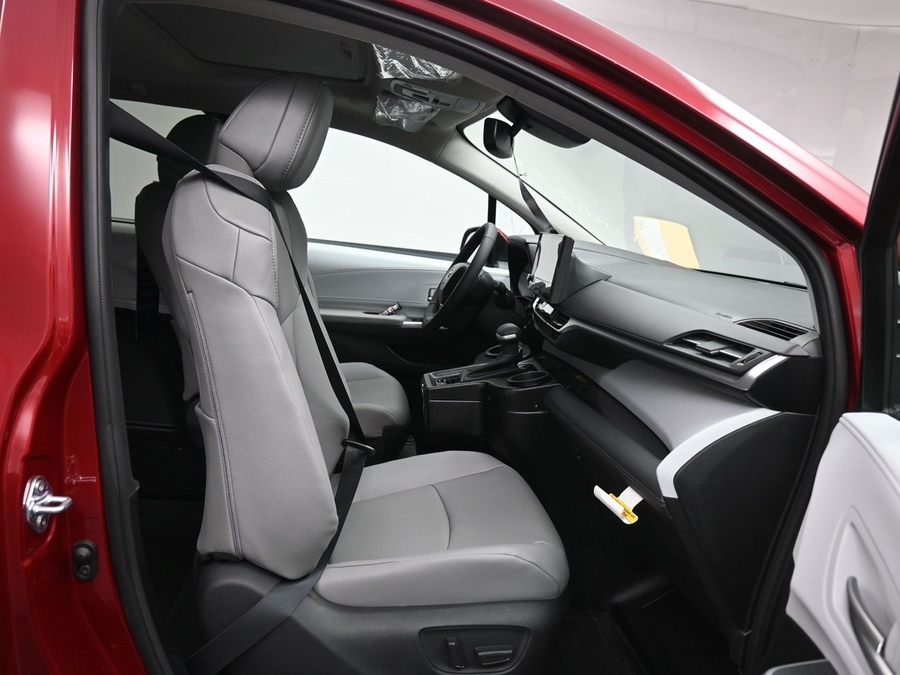 Red Toyota Sienna image number 8