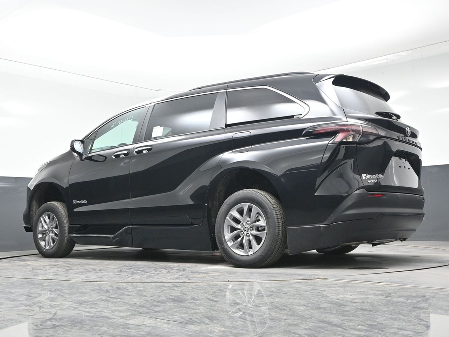 New 2026 Toyota Sienna Hybrid XLE Add - BraunAbility Side Entry Fold Out Automatic Ramp
