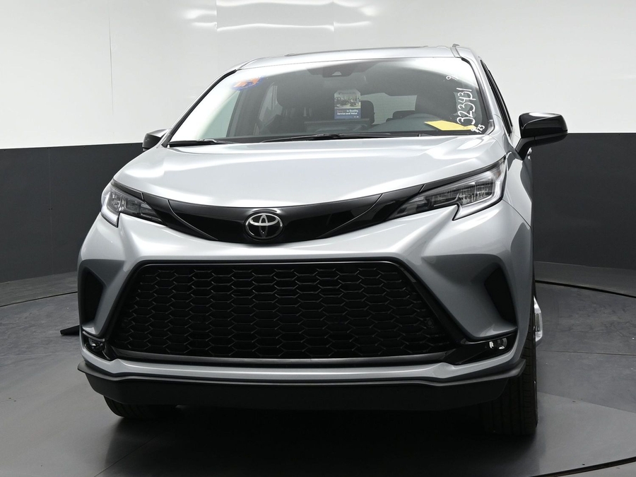 New 2026 Toyota Sienna Hybrid XSE Sport - BraunAbility Side Entry Fold Out Automatic Ramp