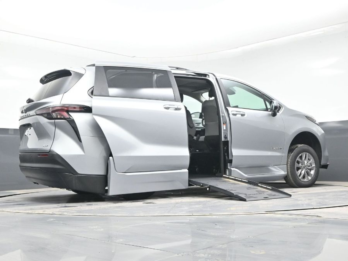 2025 TOYOTA SIENNA - Image 22