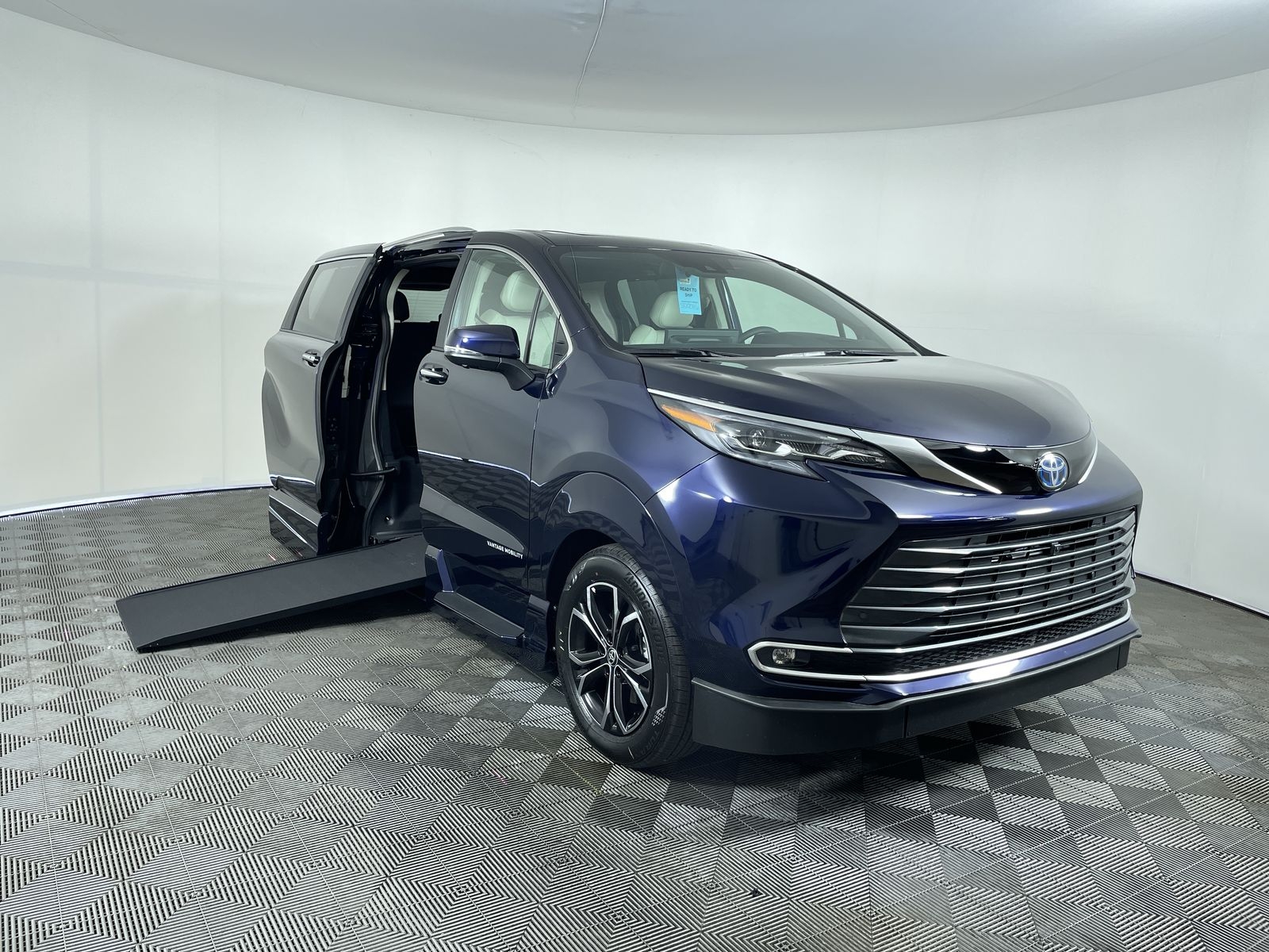 2025 Toyota Sienna AWD Platinum