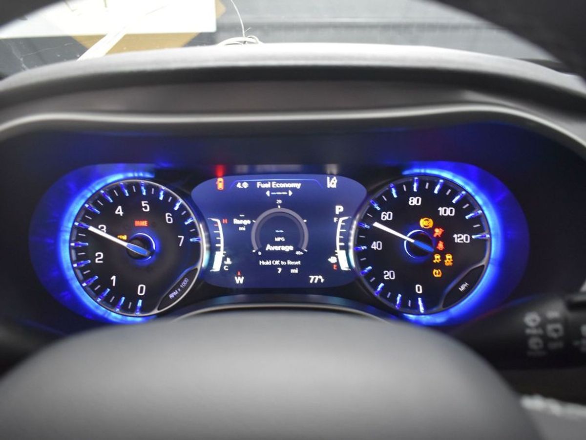 Black Chrysler Pacifica image number 15