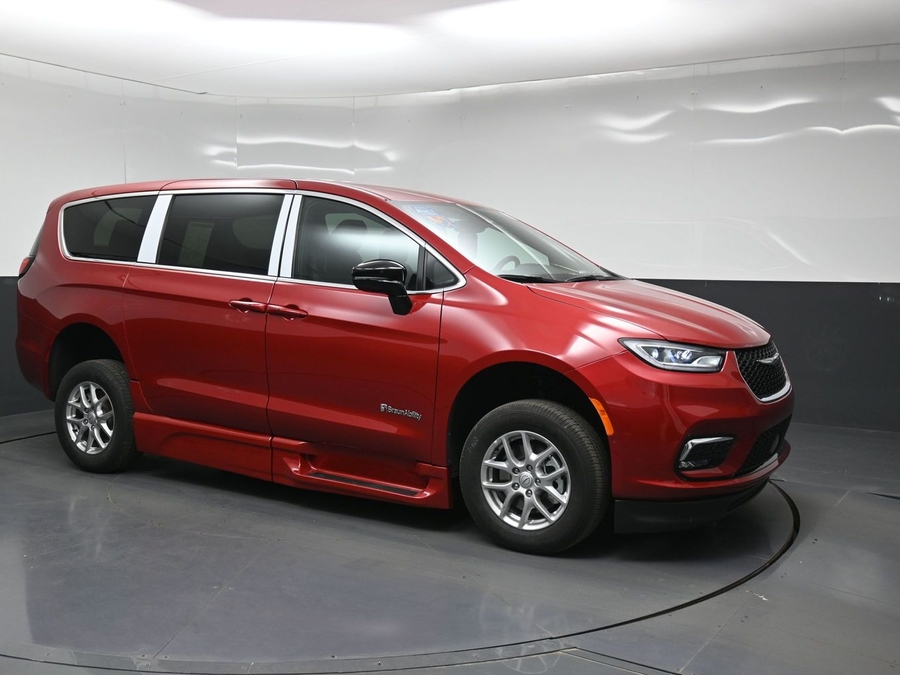 Red Chrysler Pacifica image number 14