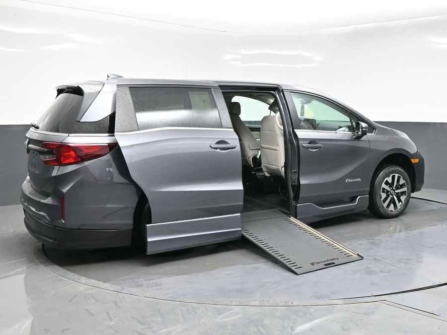 Grey Honda Odyssey image number 6