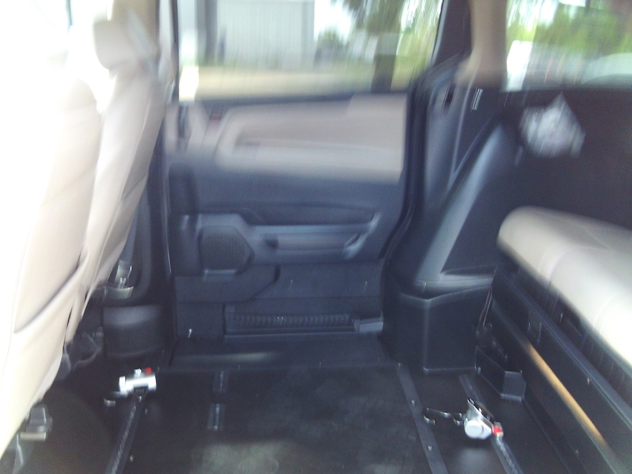 White Honda Odyssey image number 18
