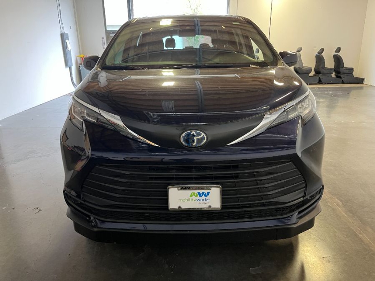 2022 TOYOTA SIENNA - Image 2