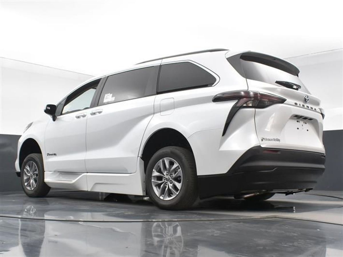 2023 TOYOTA SIENNA - Image 24