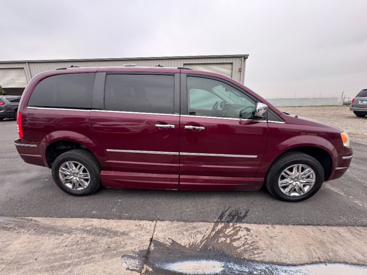 2009 CHRYSLER TOWN AND COUNTRY - Image 6