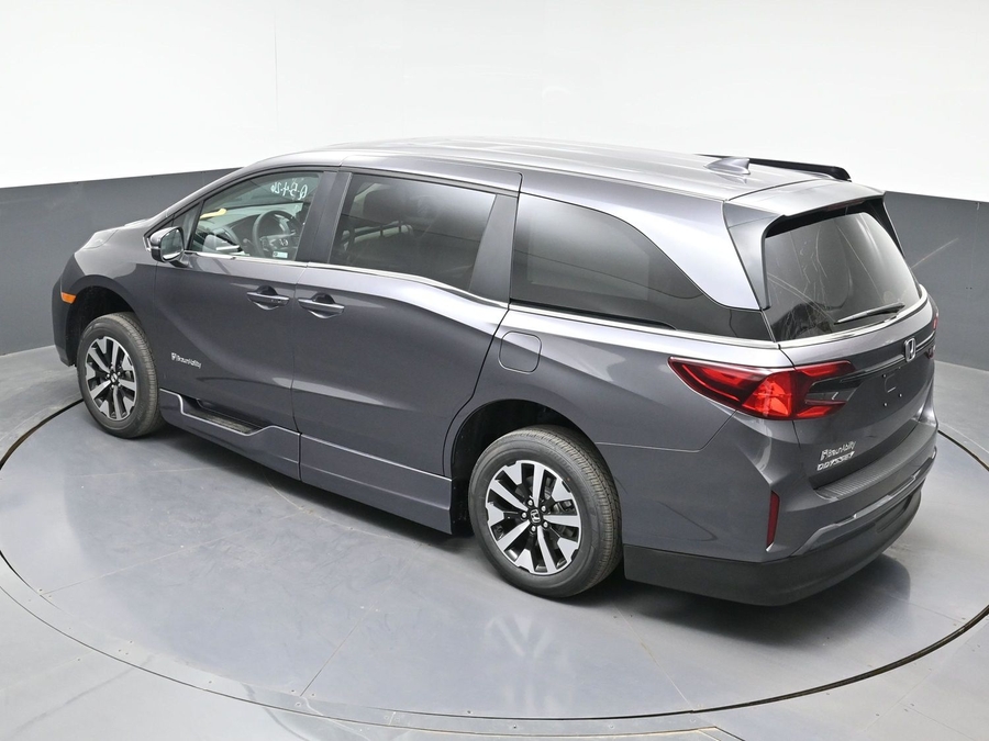Grey Honda Odyssey image number 19