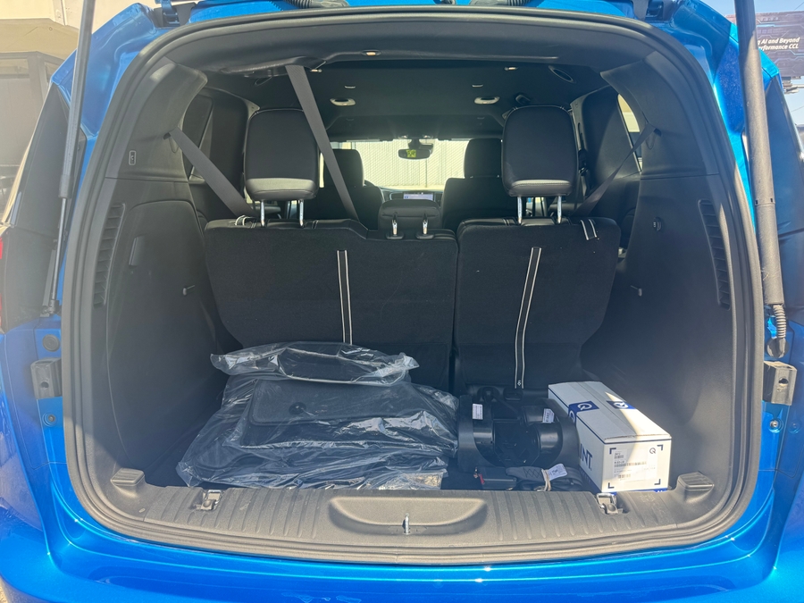 Blue Chrysler Pacifica image number 10