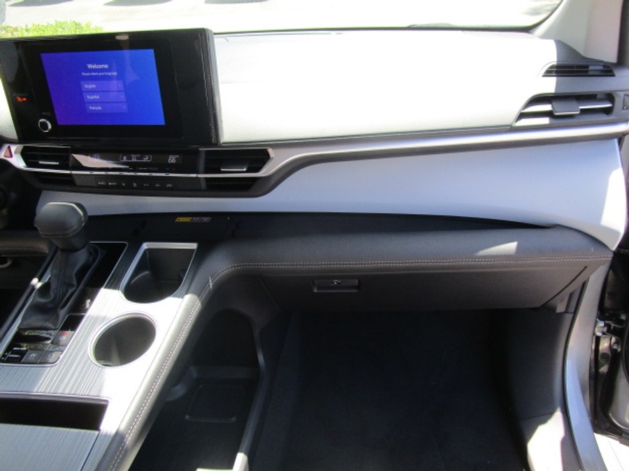 New 2026 Toyota Sienna Hybrid LE - Vantage Mobility Commercial Rear Entry Entry Fold Out Manual Ramp