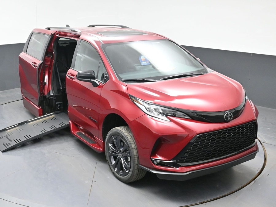 New 2026 Toyota Sienna Hybrid XSE Sport - BraunAbility Side Entry Entry Fold Out Automatic Ramp