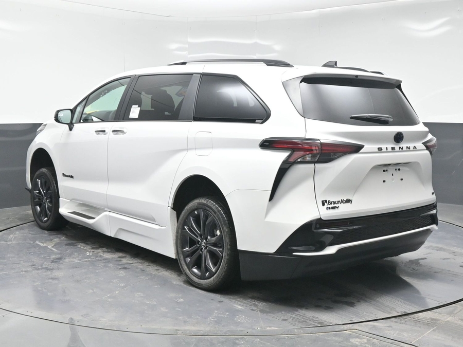 New 2025 Toyota Sienna Hybrid XSE Sport - BraunAbility Side Entry Entry Fold Out Automatic Ramp