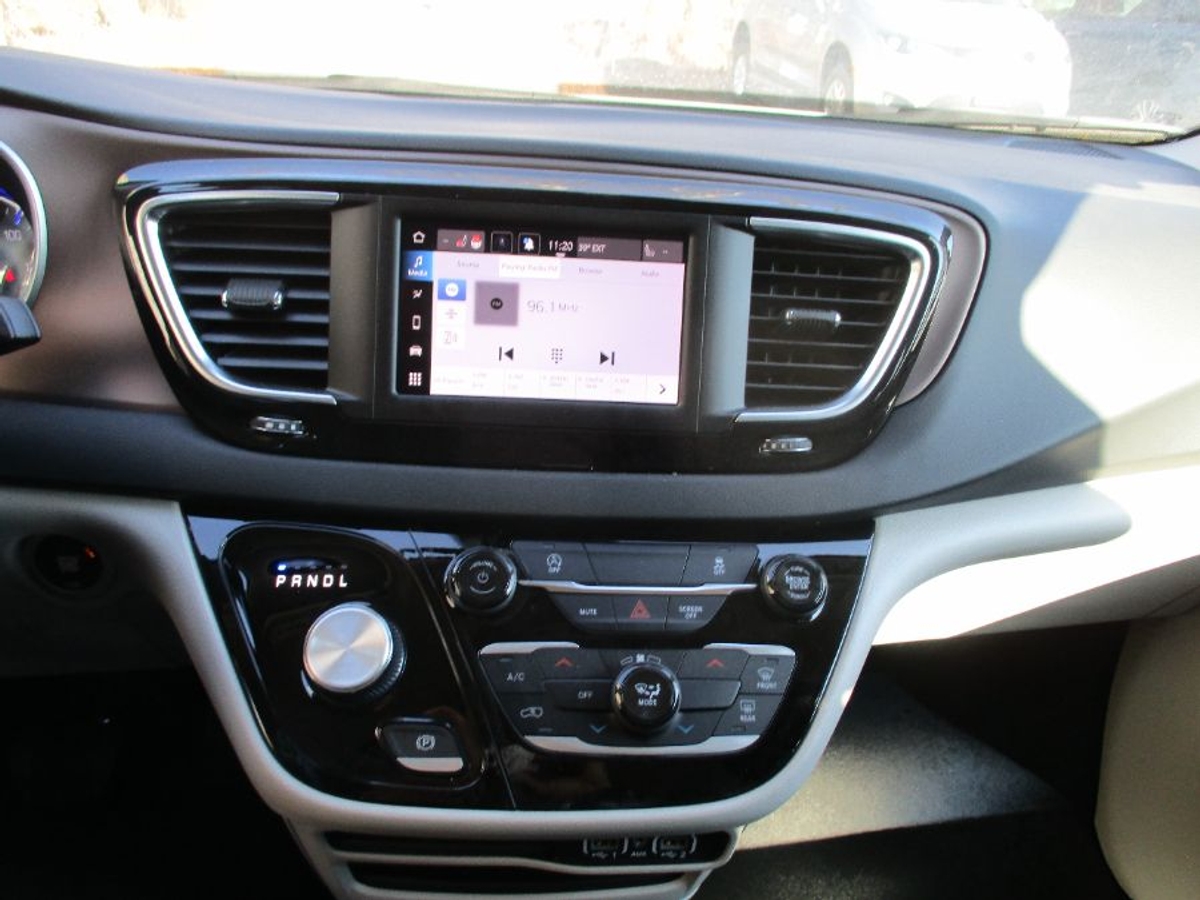 2024 CHRYSLER PACIFICA - Image 2