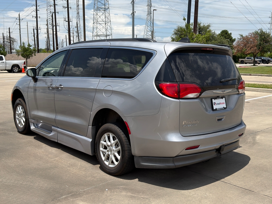 Used 2021 Chrysler Voyager LXi - BraunAbility Side Entry Fold Out Automatic Ramp