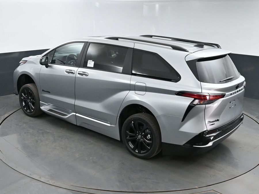 New 2025 Toyota Sienna Hybrid XSE Sport - BraunAbility Side Entry Entry Fold Out Automatic Ramp