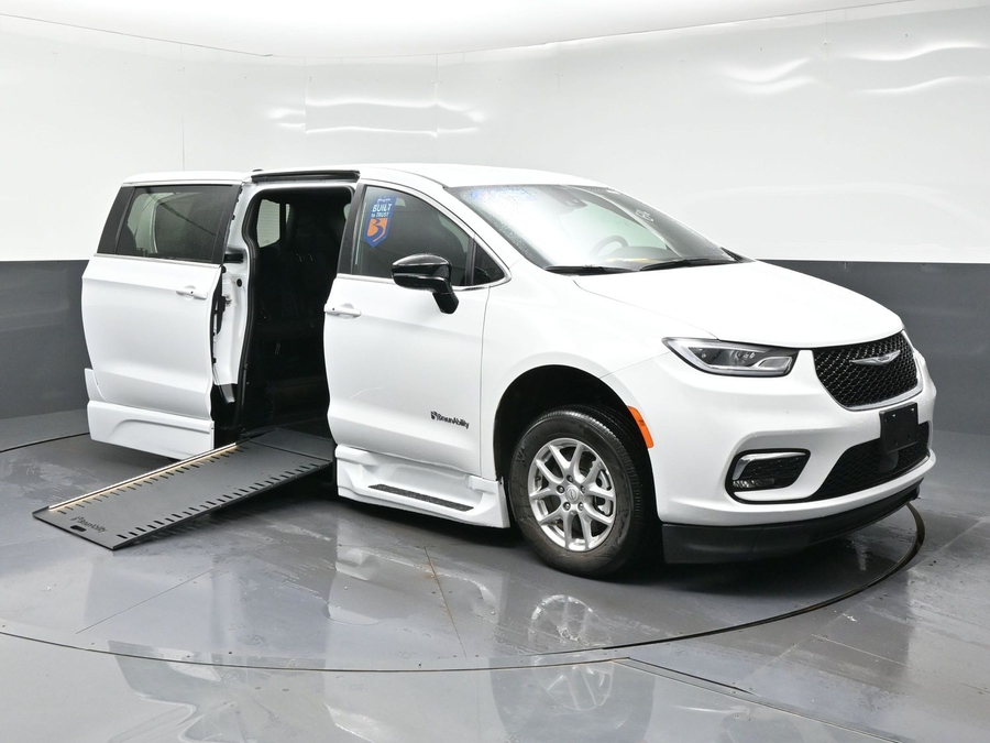 Used 2025 Chrysler Pacifica Select Safety - BraunAbility Side Entry In Floor Automatic Ramp