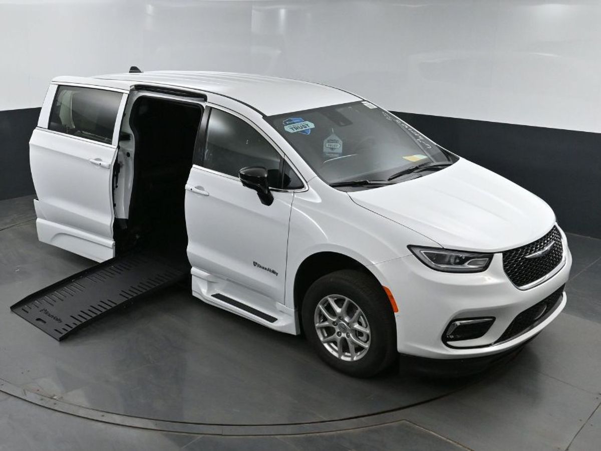 2025 CHRYSLER PACIFICA - Image 14