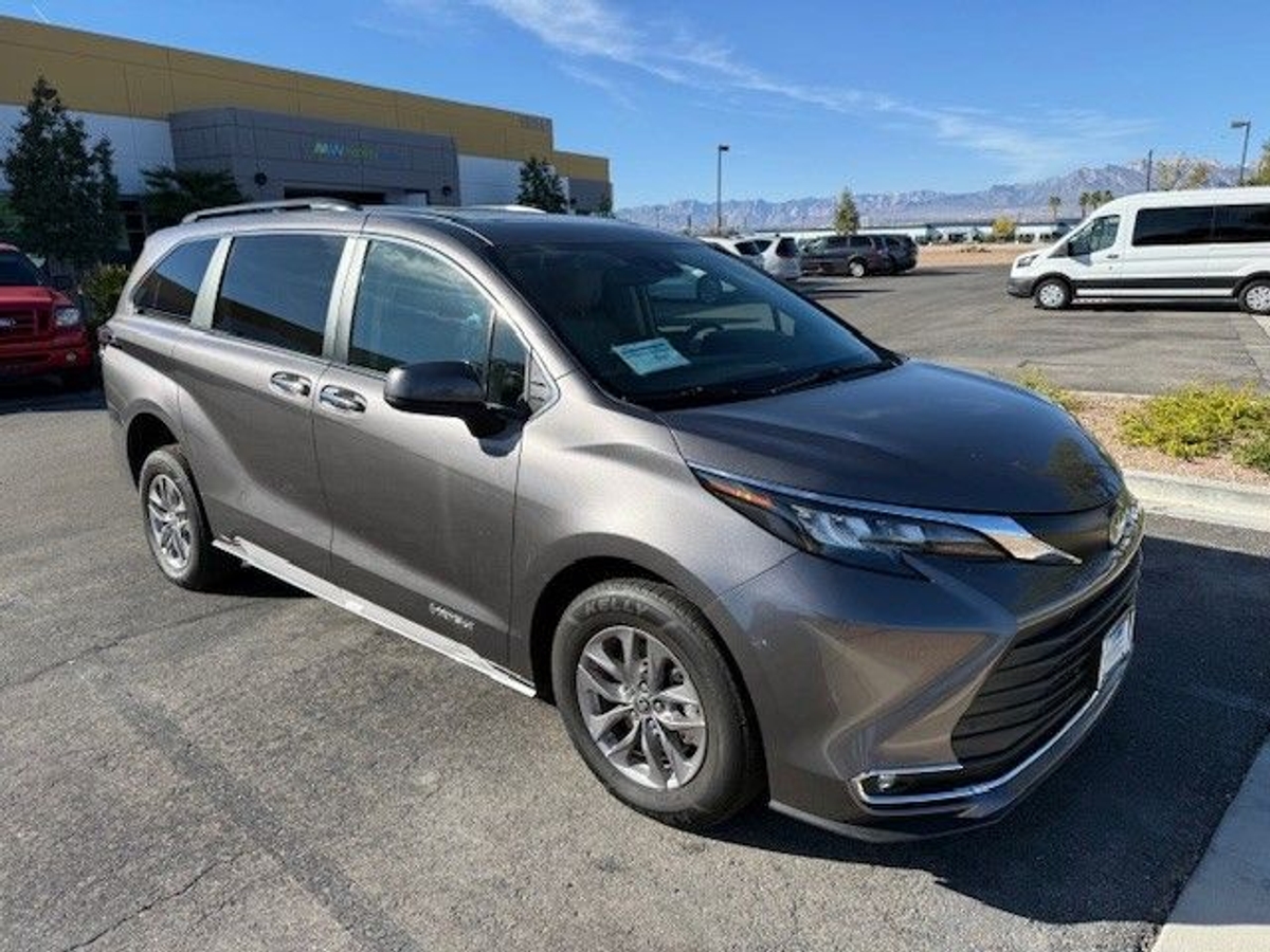 2024 TOYOTA SIENNA - Image 17