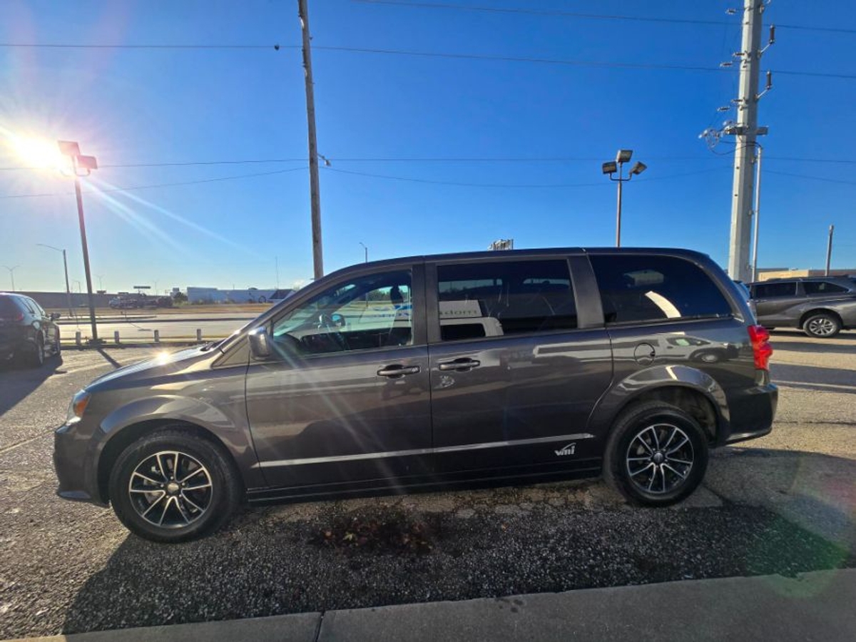 Grey Dodge Grand Caravan image number 9