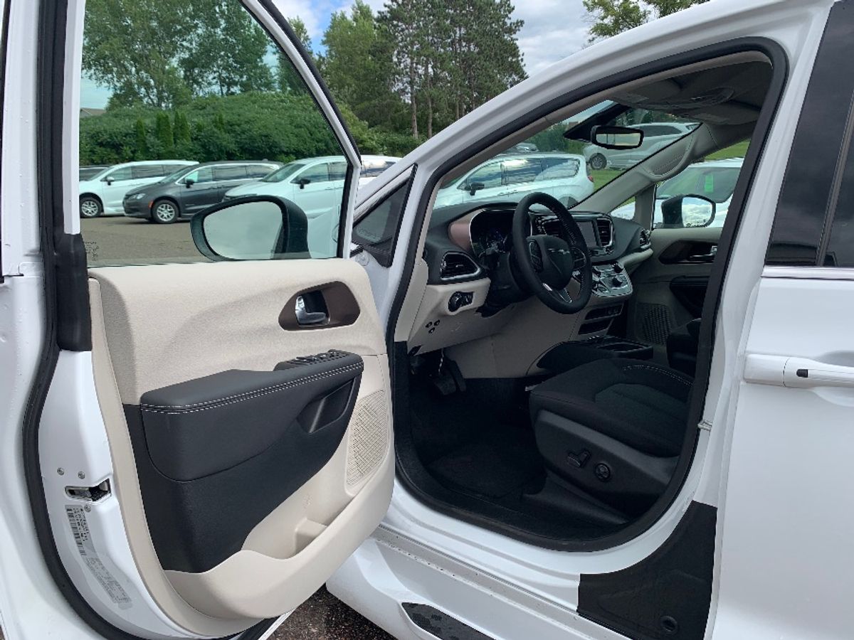 2024 CHRYSLER VOYAGER - Image 22