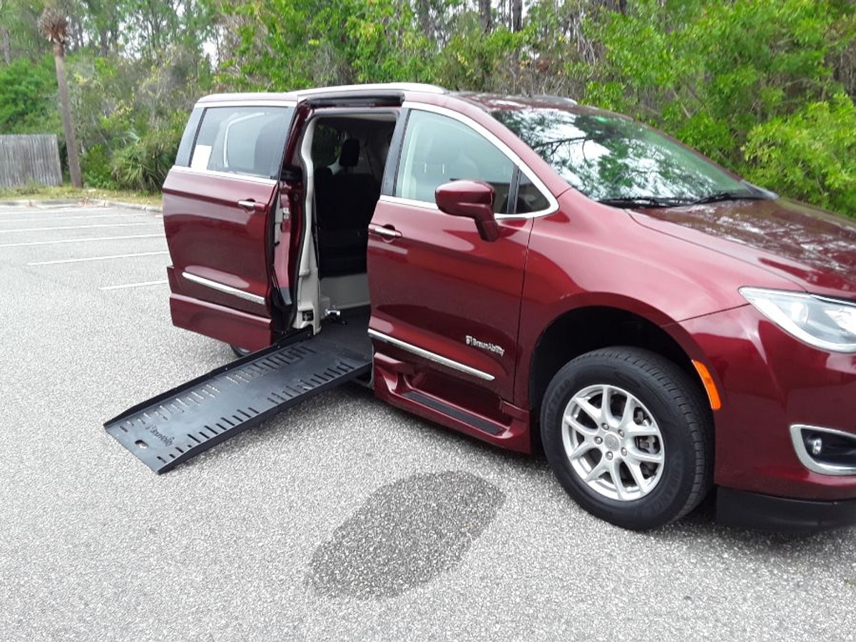 2020 Chrysler Pacifica Touring L