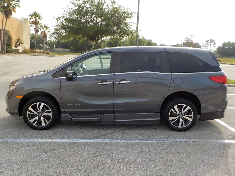 Grey Honda Odyssey image number 4