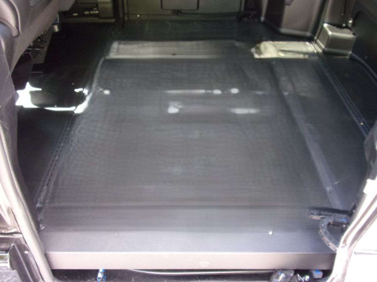Black Toyota Sienna image number 16