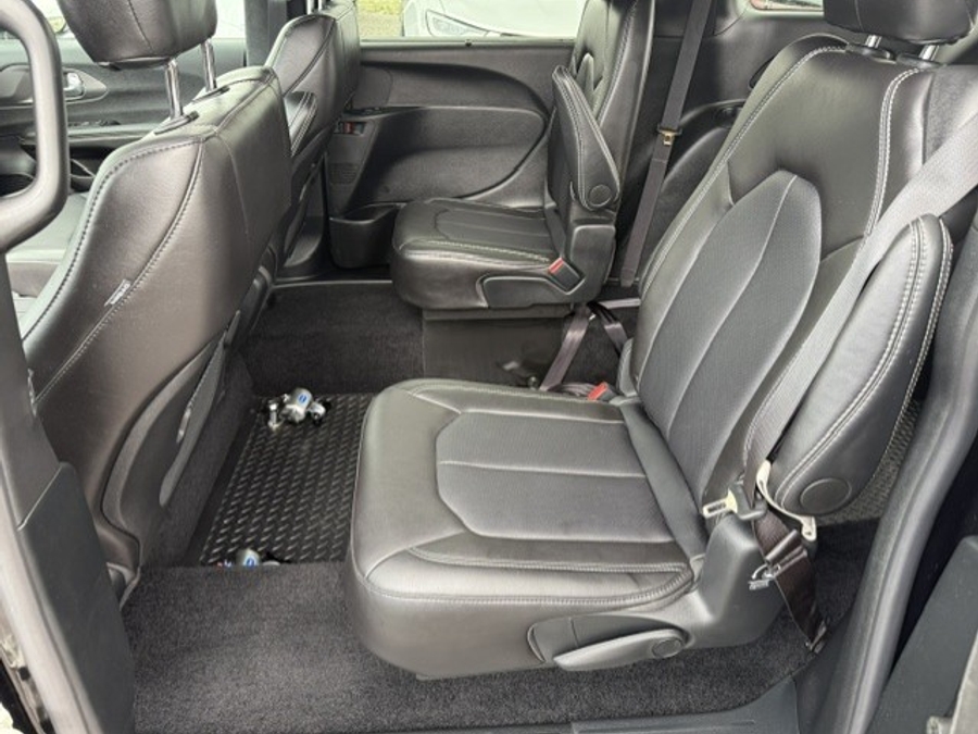2026 Chrysler Pacifica Select - Photo 11