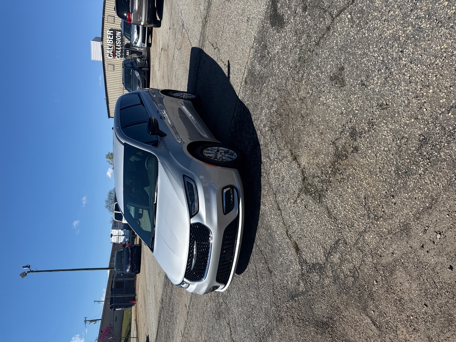 Silver Chrysler Pacifica image number 8