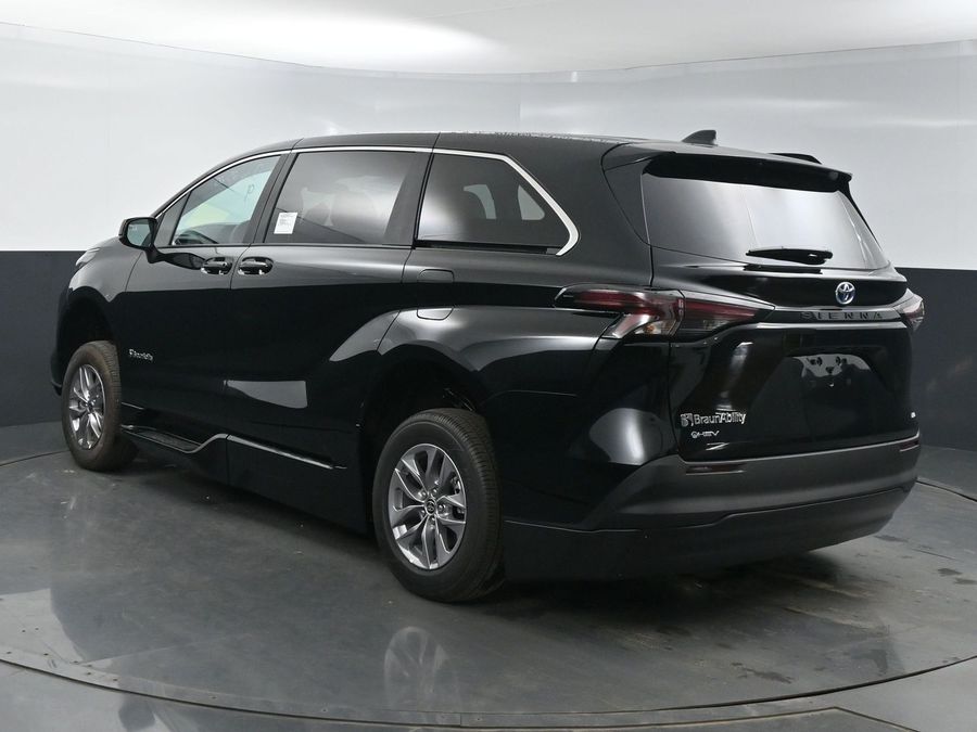 New 2025 Toyota Sienna Hybrid LE - BraunAbility Side Entry Entry Fold Out Automatic Ramp