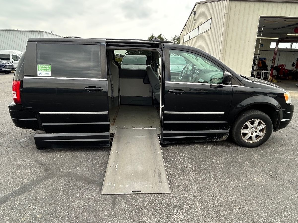 2010 Chrysler Town & Country