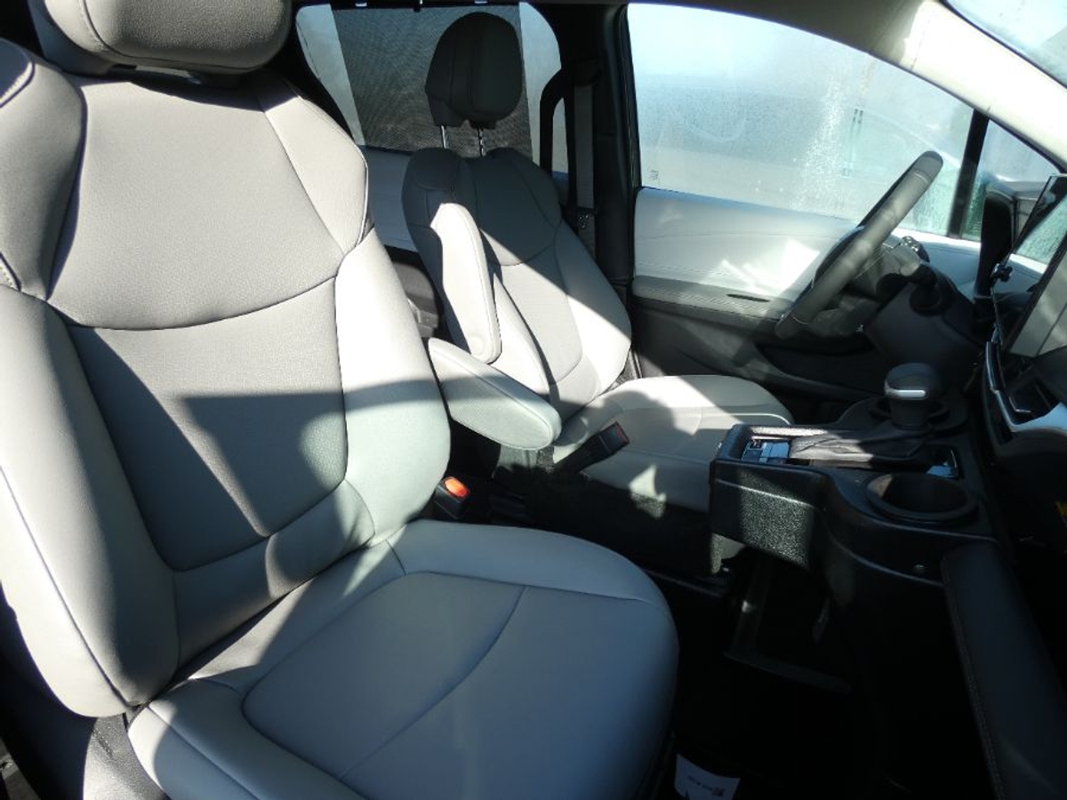2025 TOYOTA SIENNA - Image 8