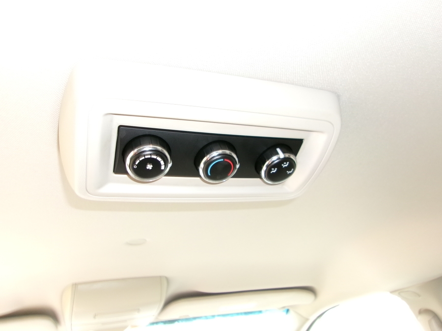 White Dodge Grand Caravan image number 13