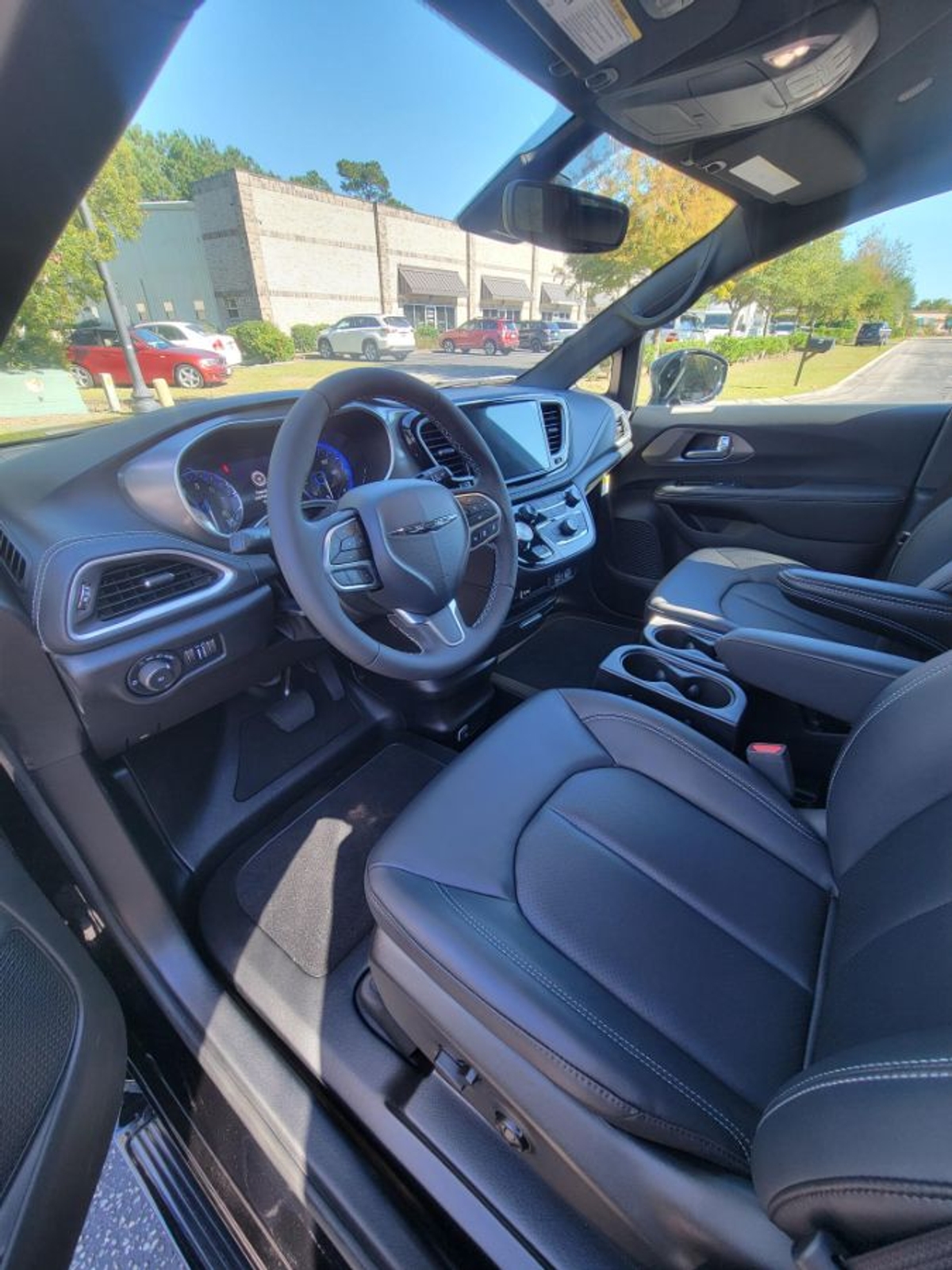 2025 CHRYSLER PACIFICA - Image 16