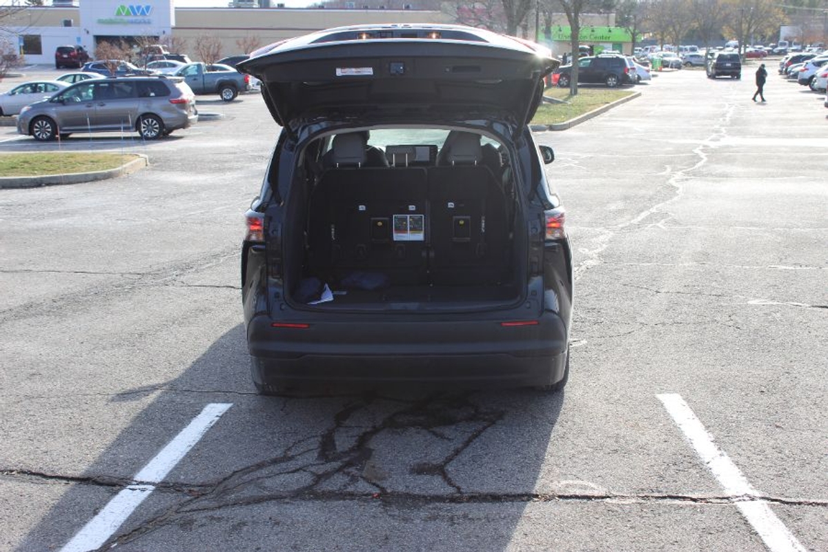 Black Toyota Sienna image number 7