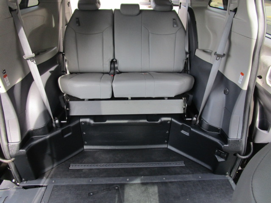 Used 2023 Toyota Sienna Hybrid XLE Base - BraunAbility Side Entry Entry In Floor Automatic Ramp