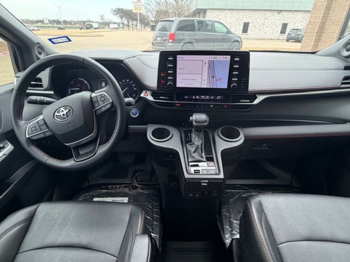 2024 TOYOTA SIENNA - Image 11