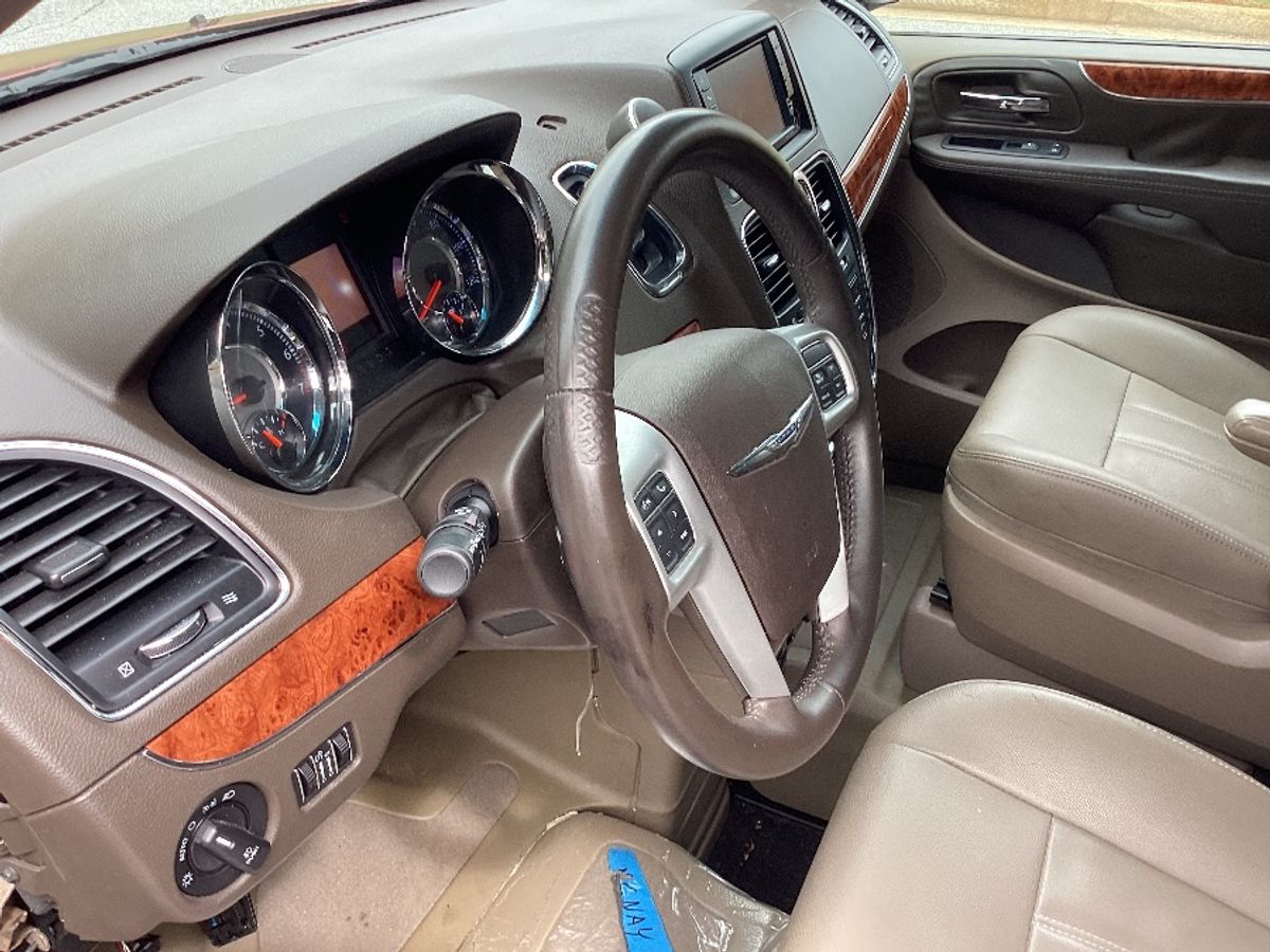 2016 CHRYSLER TOWN AND COUNTRY - Image 9