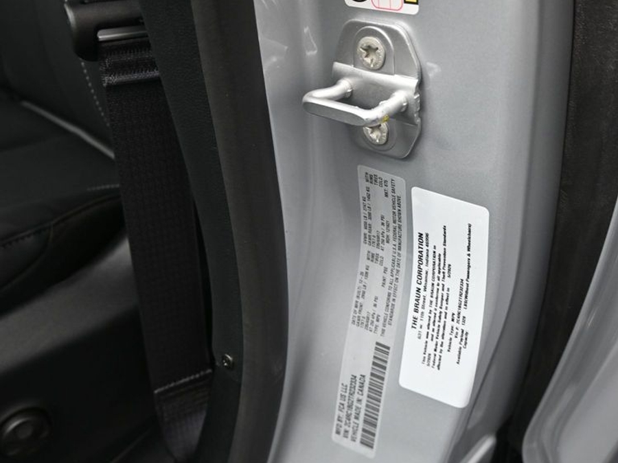 New 2026 Chrysler Pacifica Select Safety - BraunAbility Side Entry In Floor Automatic Ramp