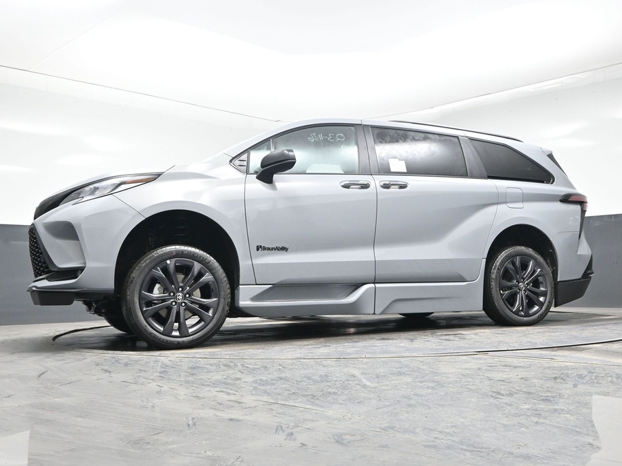 New 2026 Toyota Sienna Hybrid XSE Sport - BraunAbility Side Entry Entry Fold Out Automatic Ramp
