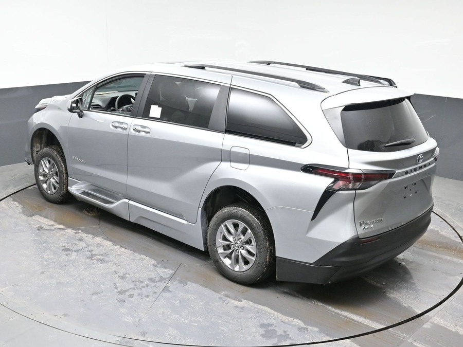 New 2025 Toyota Sienna Hybrid XLE Plus - BraunAbility Side Entry Entry Fold Out Automatic Ramp