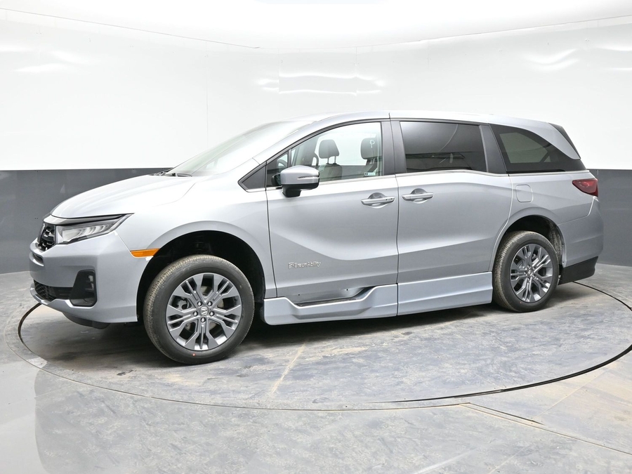 Silver Honda Odyssey image number 2