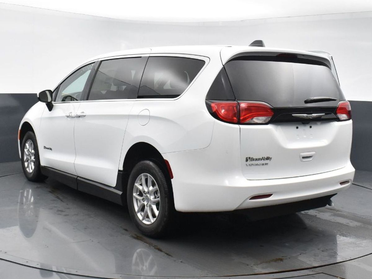 2023 CHRYSLER VOYAGER - Image 11