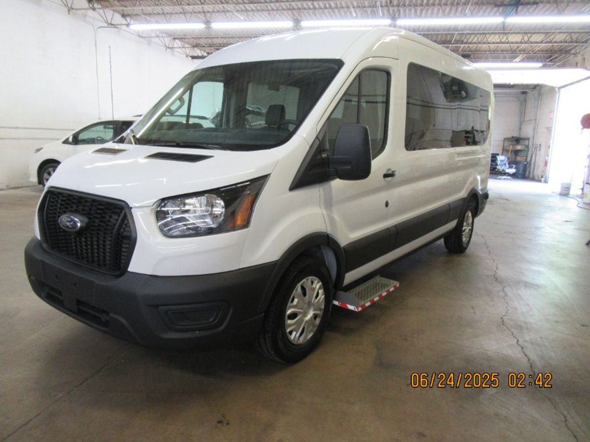 White Ford Transit image number 13