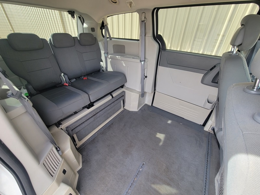 Used 2010 Chrysler Town and Country Touring - BraunAbility Side Entry Entry Fold Out Automatic Ramp