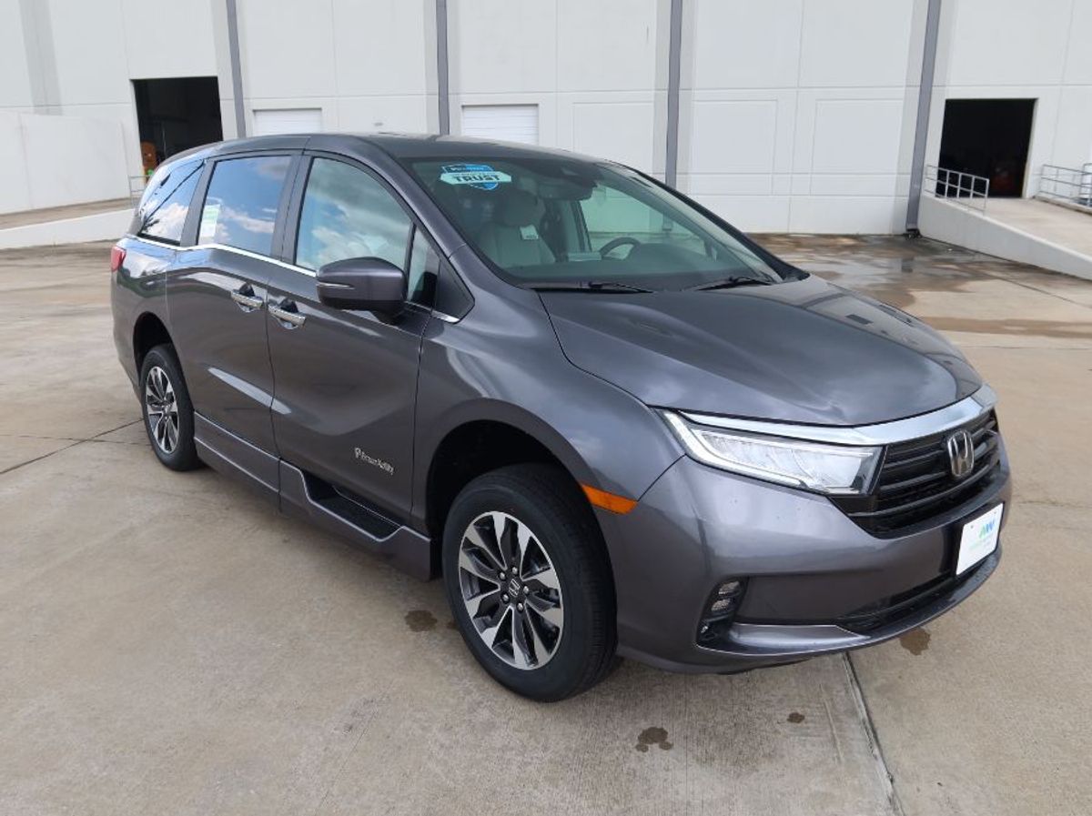 Grey Honda Odyssey with Side Entry Automatic In Floor ramp