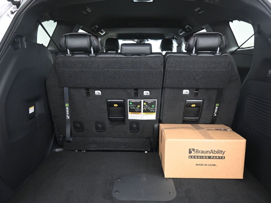New 2026 Toyota Sienna Hybrid XSE Sport - BraunAbility Side Entry Fold Out Automatic Ramp